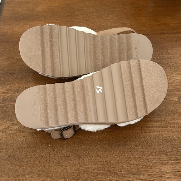 NWOB Koolaburra by UGG Fuzz’d Out Slippers - Picture 5 of 6